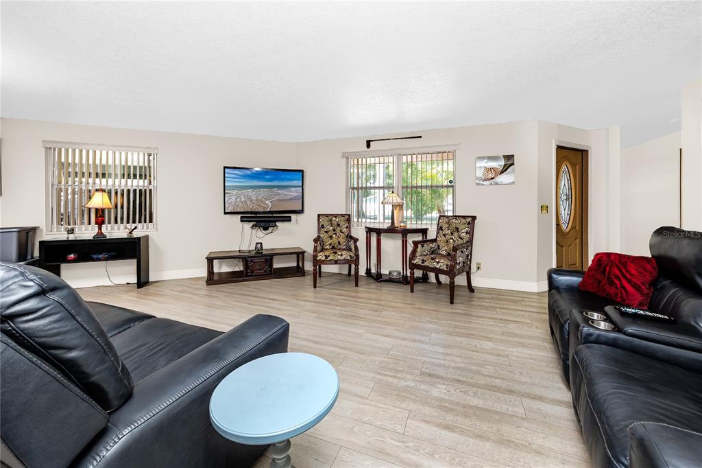 7913 BEASLEY ROAD, TAMPA, FL — photo 5 of 30