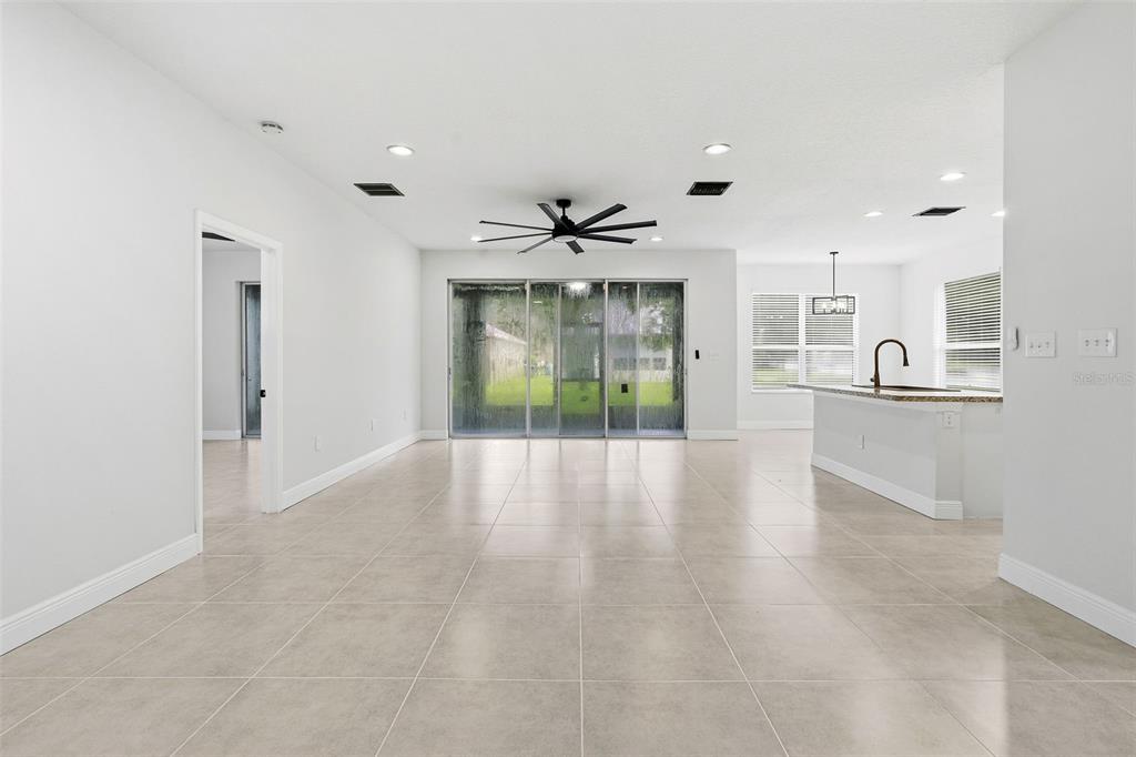 8201 CYPRESS BREEZE WAY, TAMPA, FL — photo 4 of 30