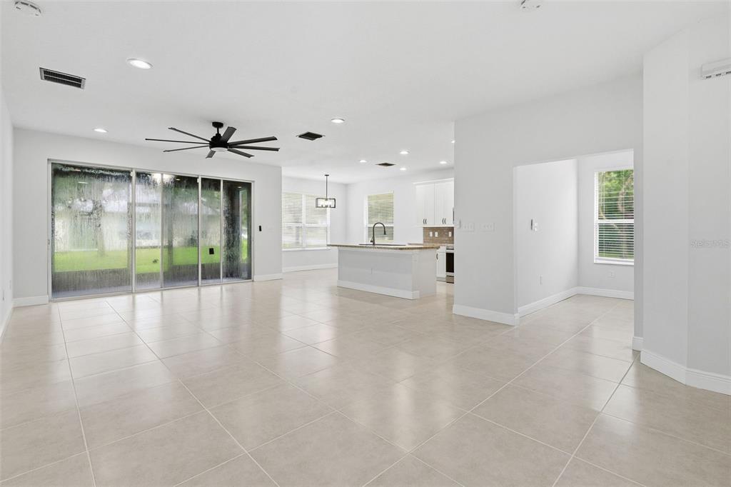 8201 CYPRESS BREEZE WAY, TAMPA, FL — photo 5 of 30