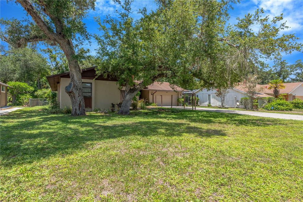 213 WHISPERING OAKS COURT