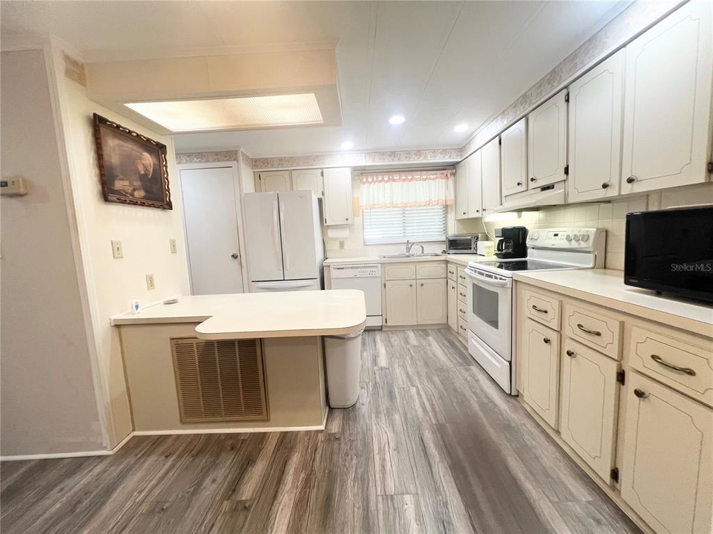 310 MARTIN DRIVE, LAKELAND, FL — photo 4 of 18
