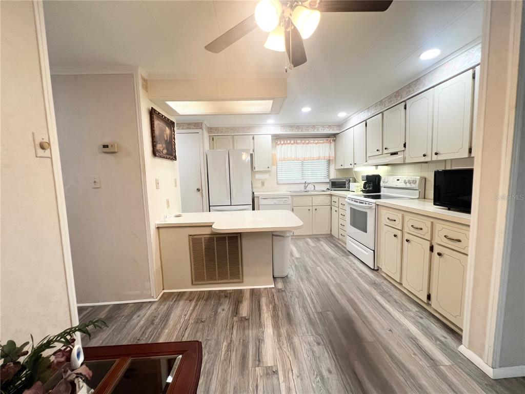310 MARTIN DRIVE, LAKELAND, FL — photo 5 of 18