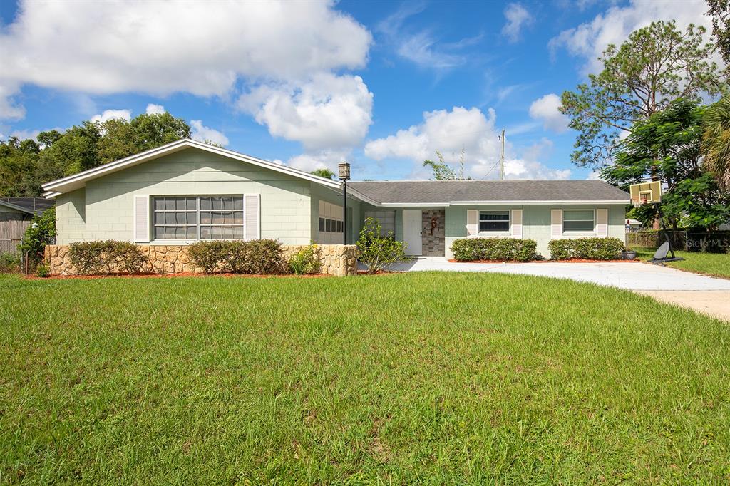 186 LAKESIDE DRIVE
