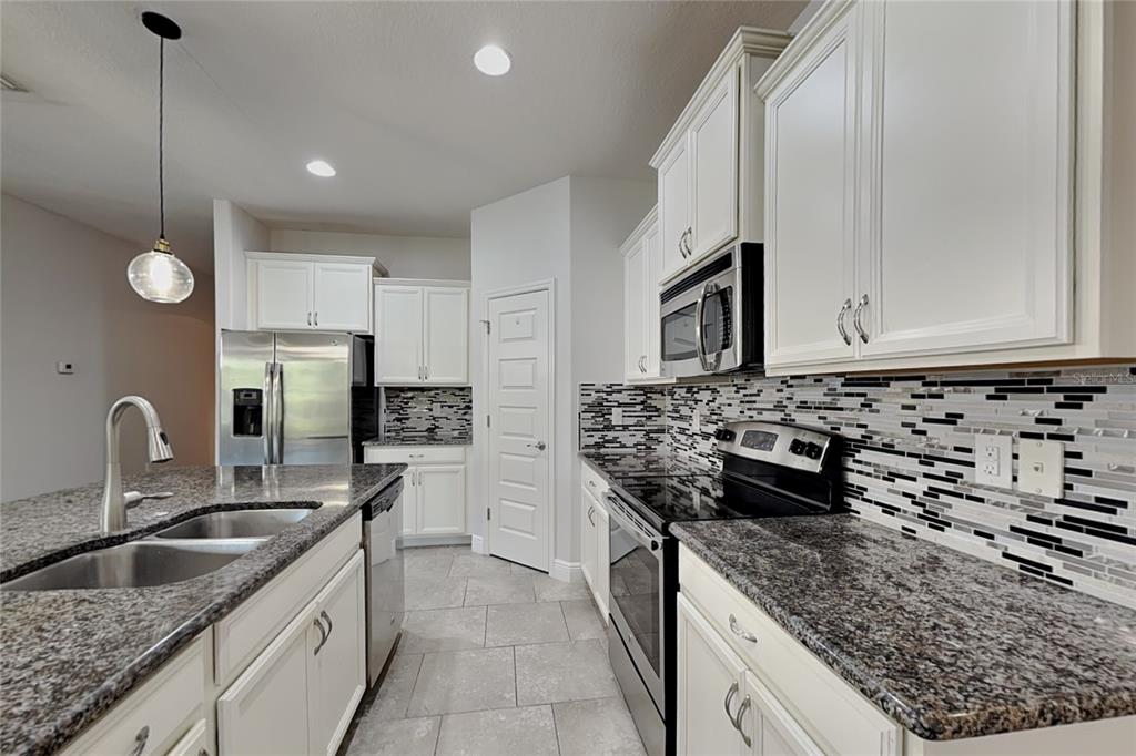 15543 WATERLEIGH COVE DRIVE, WINTER GARDEN, FL — photo 4 of 17
