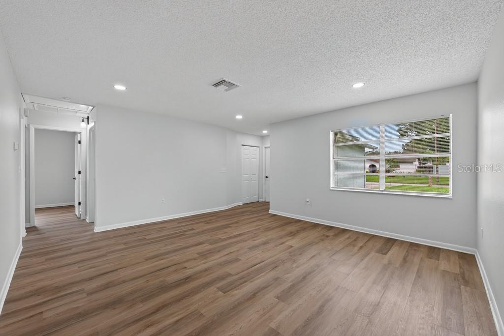 5662 103RD AVENUE N, PINELLAS PARK, FL — photo 5 of 30