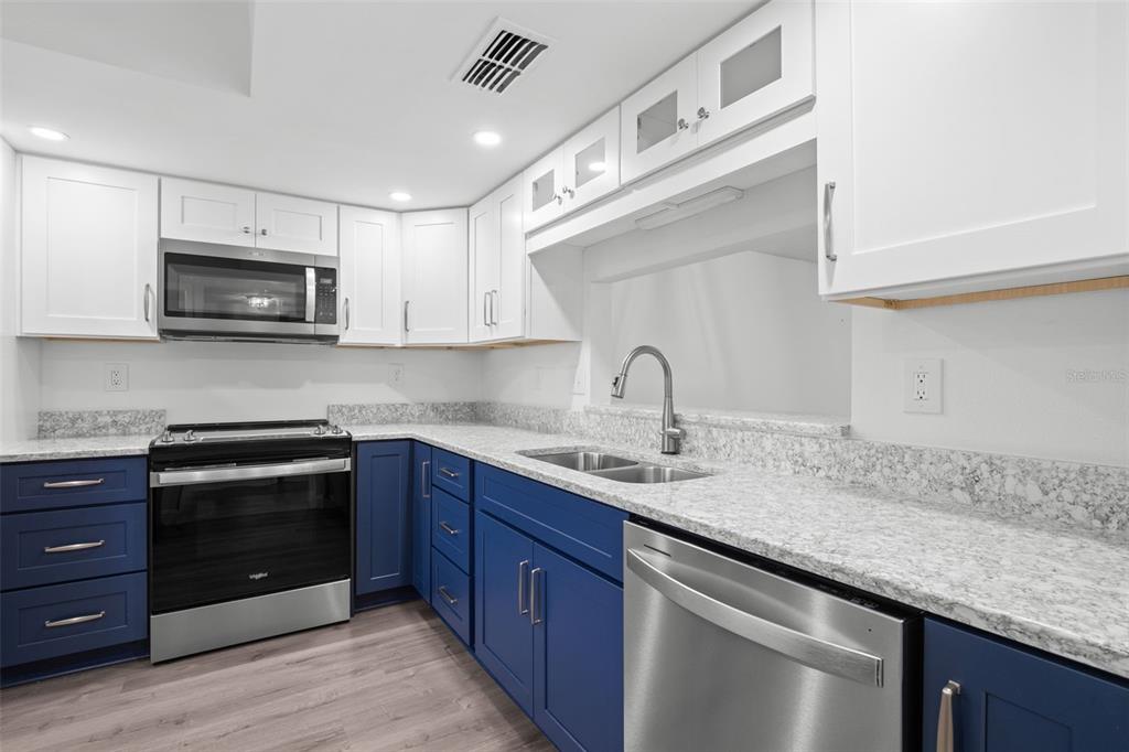 2502 ROYAL PINES CIRCLE UNIT 5C, CLEARWATER, FL — photo 5 of 30