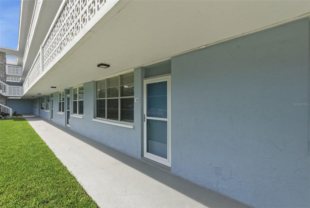 4720 LOCUST STREET NE UNIT 120, ST PETERSBURG, FL — photo 2 of 25