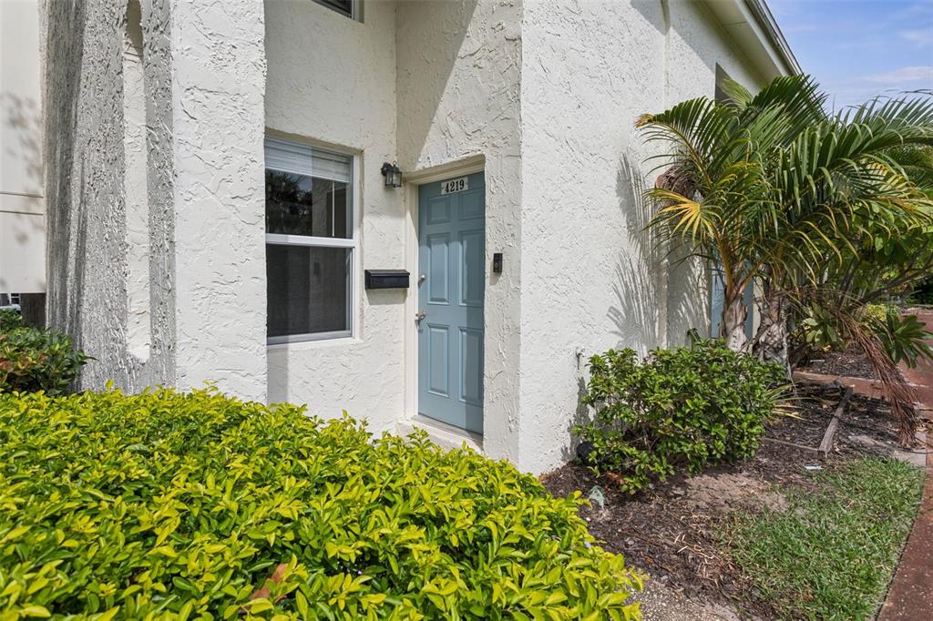 4219 LA SORRENTO COURT, TAMPA, FL — photo 2 of 25