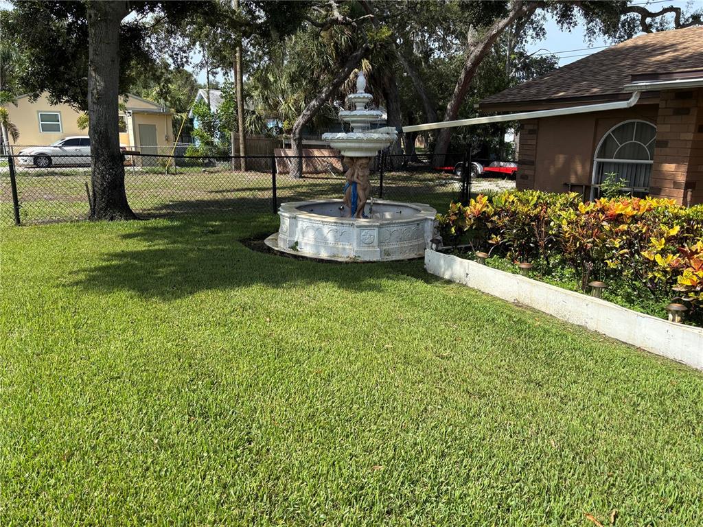 1747 YOUVAL COURT S, ST PETERSBURG, FL — photo 2 of 8