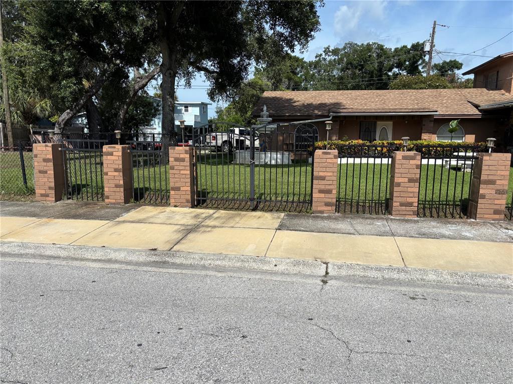 1747 YOUVAL COURT S, ST PETERSBURG, FL — photo 5 of 8