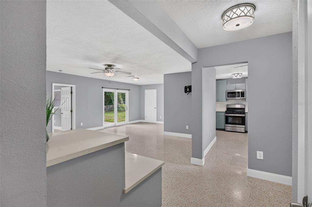 961 LYNDHURST STREET, DUNEDIN, FL — photo 5 of 30