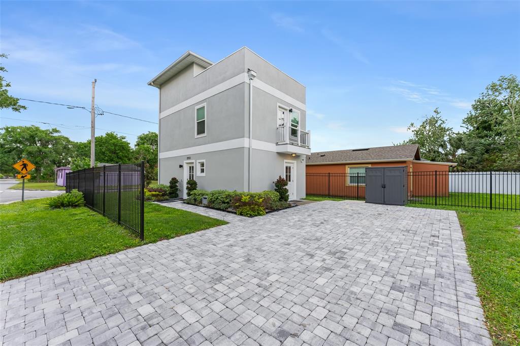 2951 KINGS ROAD