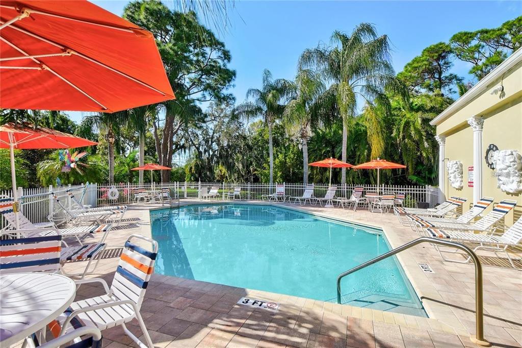 11193 KAPOK GRAND CIRCLE, MADEIRA BEACH, FL — photo 3 of 30