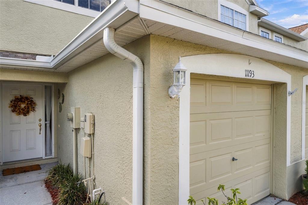 11193 KAPOK GRAND CIRCLE, MADEIRA BEACH, FL — photo 5 of 30