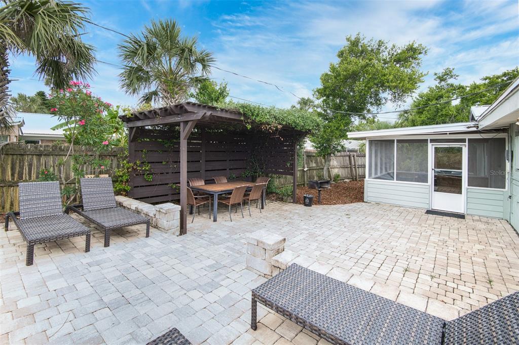 A backyard patio features a pergola, dining set, lounge chairs, and a screened-in porch — 159 SOUTHWIND (POOL HOME) CIRCLE, ST AUGUSTINE, FL
