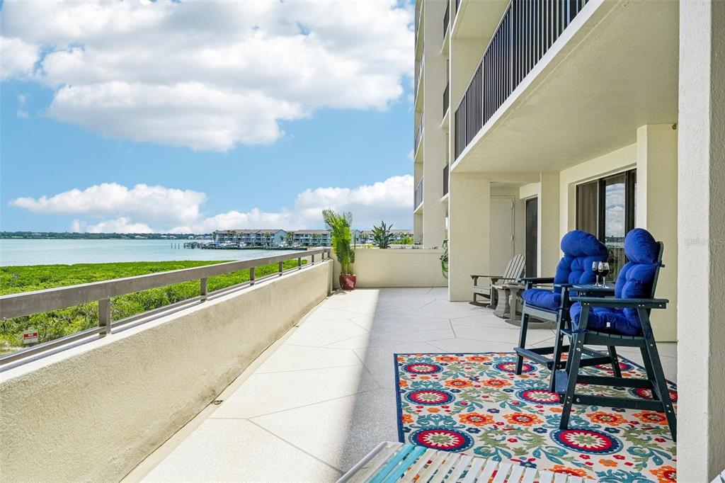 1501 GULF BOULEVARD UNIT 104, CLEARWATER BEACH, FL — photo 4 of 30
