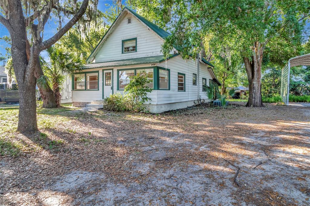 1077 LINDEN STREET