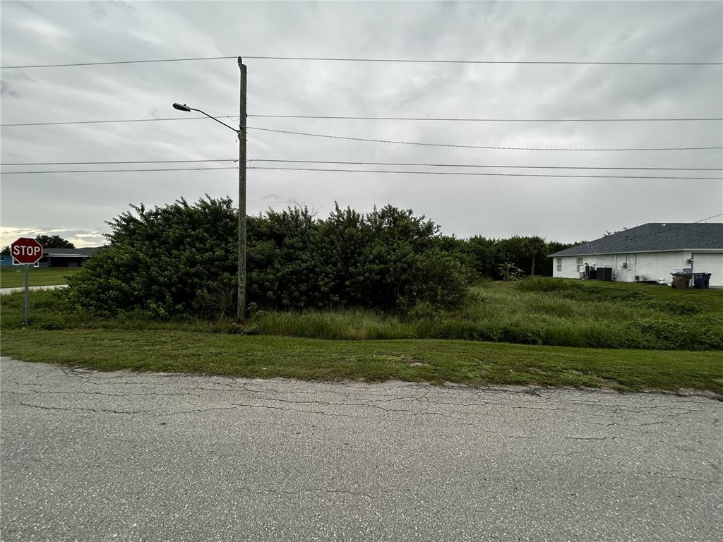 165 PEMBROKE STREET, LEHIGH ACRES, FL — photo 2 of 4
