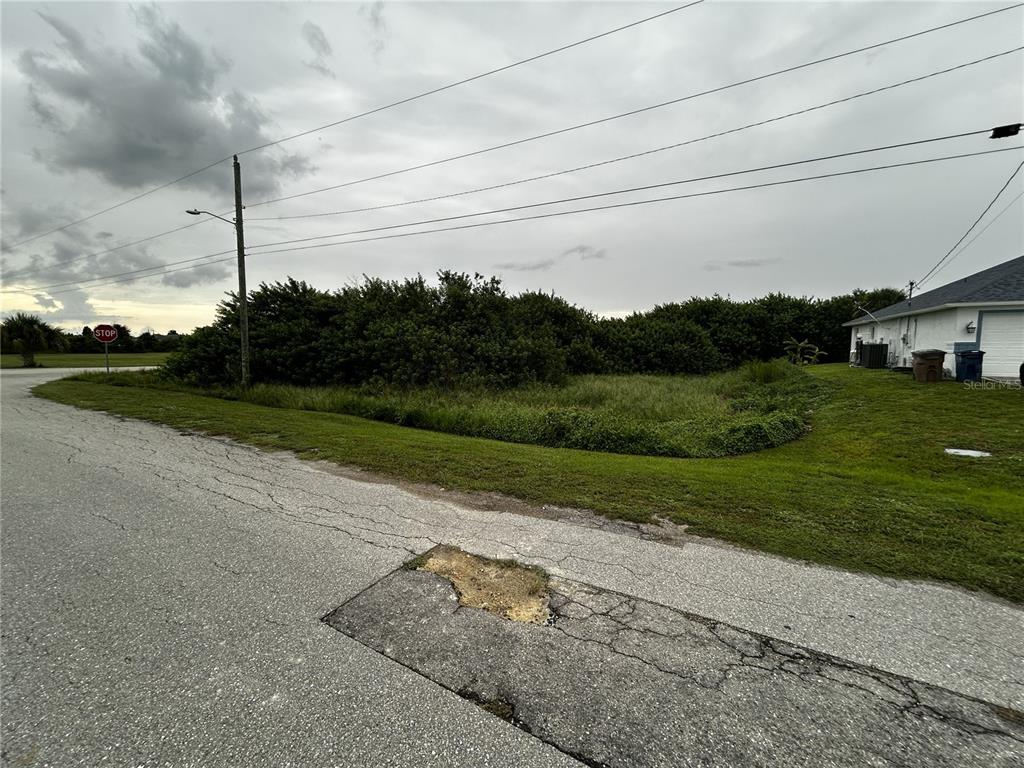 165 PEMBROKE STREET, LEHIGH ACRES, FL — photo 3 of 4