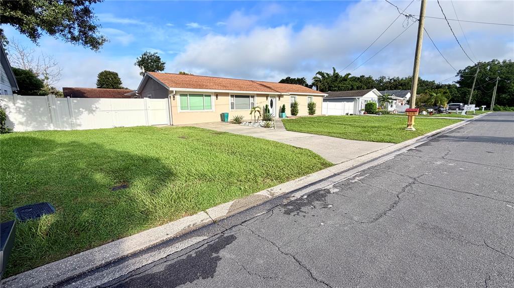 7518 BLOSSOM AVENUE, TAMPA, FL — photo 2 of 30