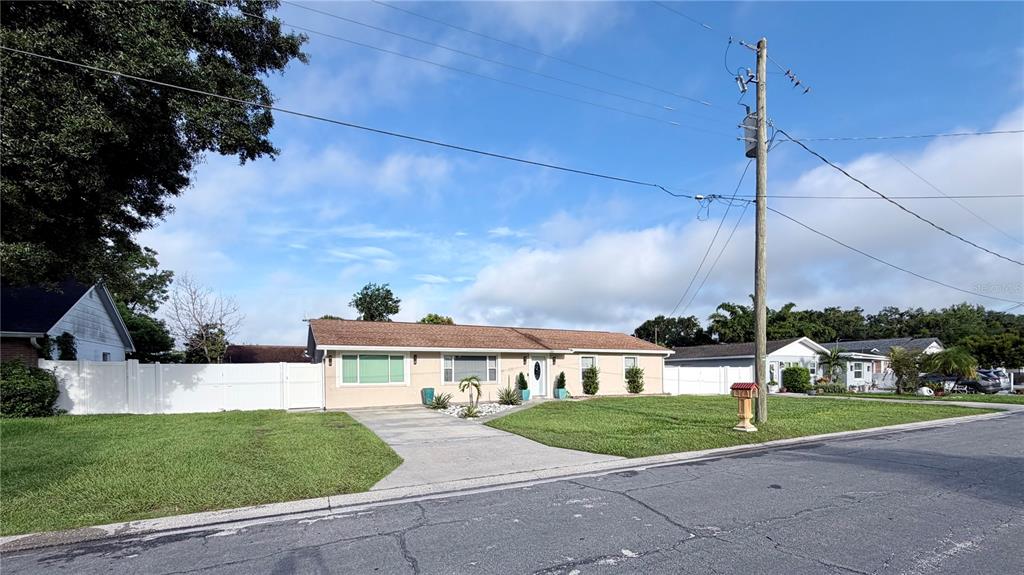 7518 BLOSSOM AVENUE, TAMPA, FL — photo 3 of 30