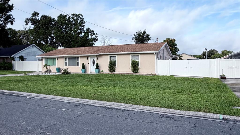 7518 BLOSSOM AVENUE, TAMPA, FL — photo 4 of 30