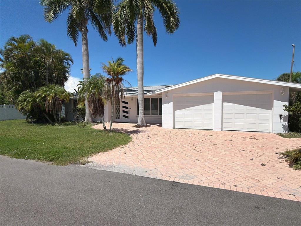 561 TARAWITT DRIVE, LONGBOAT KEY, FL — photo 2 of 30