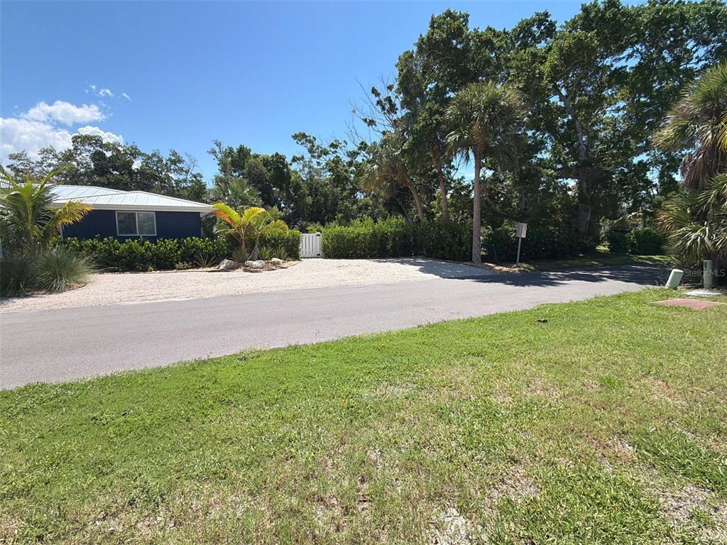 561 TARAWITT DRIVE, LONGBOAT KEY, FL — photo 5 of 30
