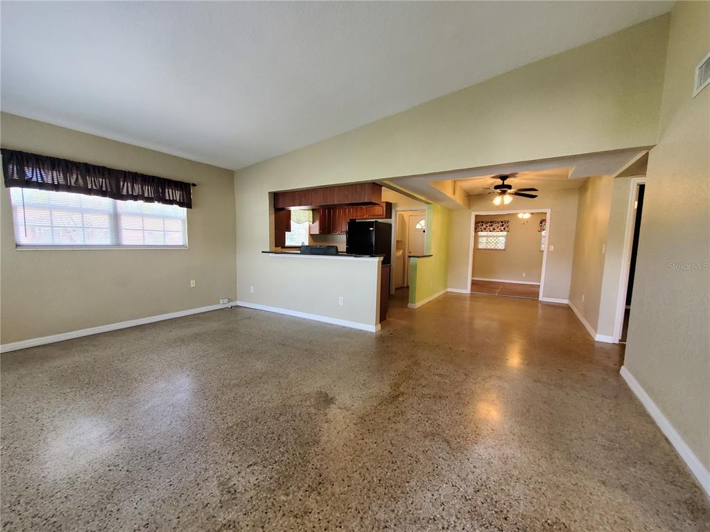10931 N EDISON AVENUE, TAMPA, FL — photo 4 of 23