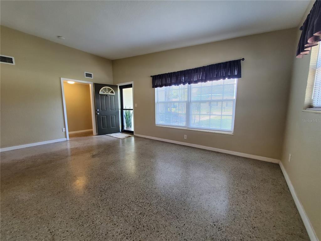 10931 N EDISON AVENUE, TAMPA, FL — photo 5 of 23