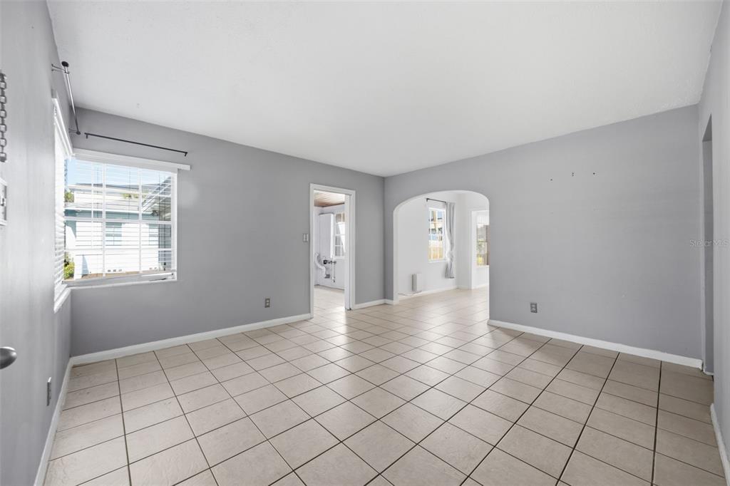 4003 W EUCLID AVENUE, TAMPA, FL — photo 5 of 23