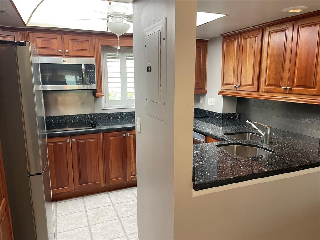 90 S HIGHLAND AVENUE UNIT 1, TARPON SPRINGS, FL — photo 3 of 30