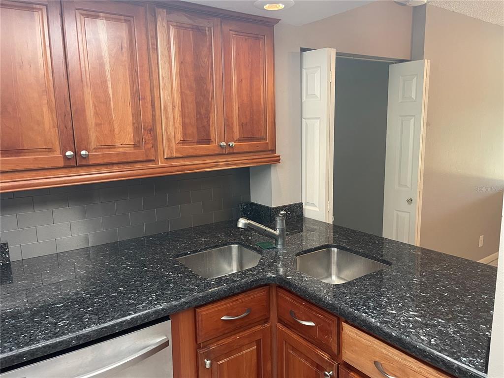 90 S HIGHLAND AVENUE UNIT 1, TARPON SPRINGS, FL — photo 4 of 30