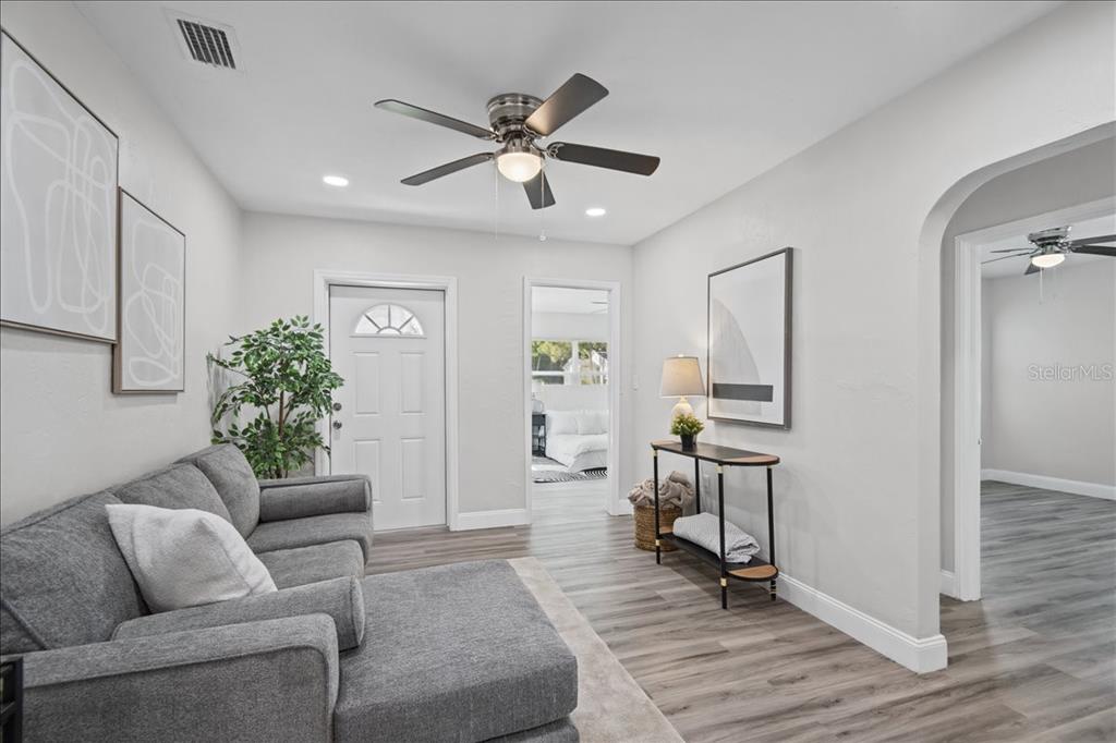2818 UPTON STREET S, GULFPORT, FL — photo 4 of 25