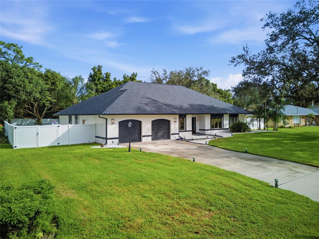 137 ARROWHEAD LANE, HAINES CITY, FL — photo 3 of 41