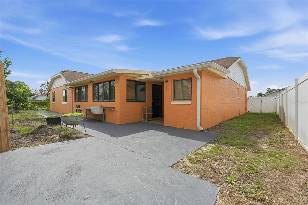 125 PANSY COURT, KISSIMMEE, FL — photo 4 of 53