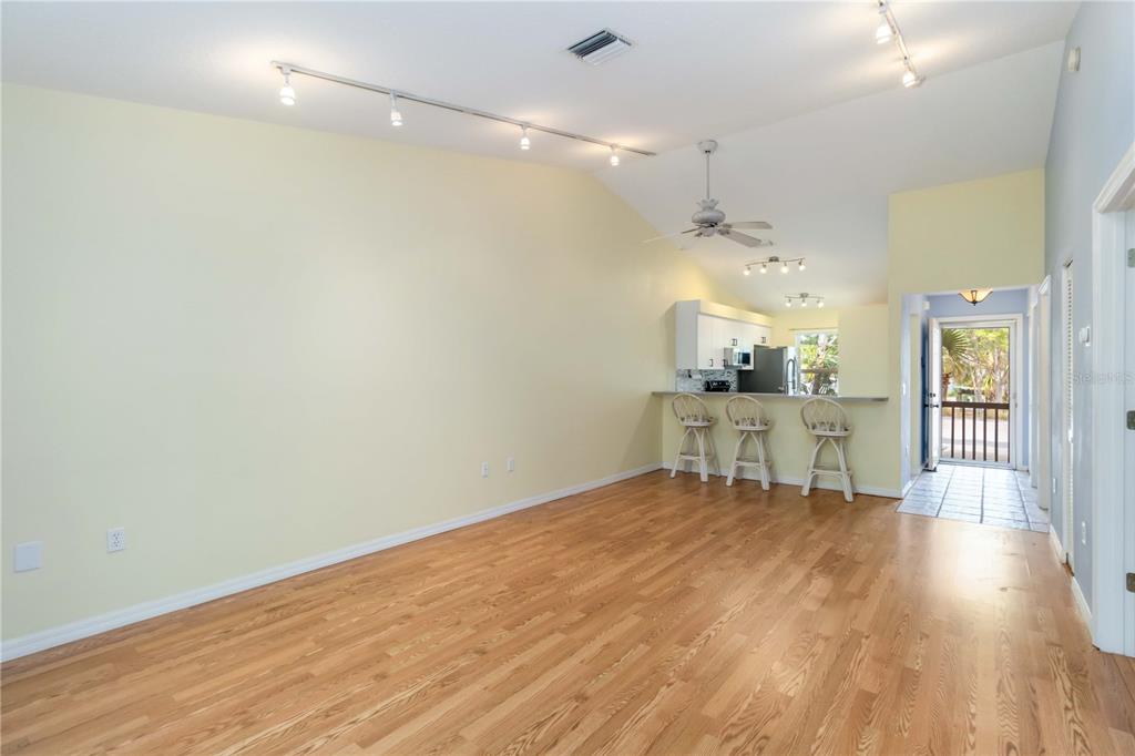 642 N JEFFERSON AVENUE UNIT 13, SARASOTA, FL — photo 3 of 19