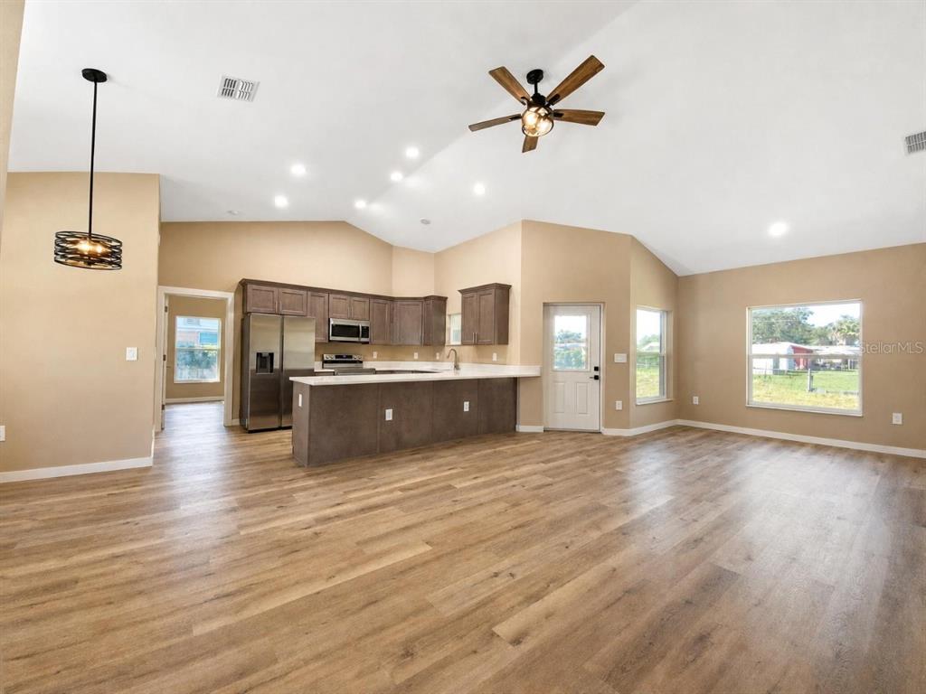 415 ELLERBE WAY, LAKELAND, FL — photo 2 of 31
