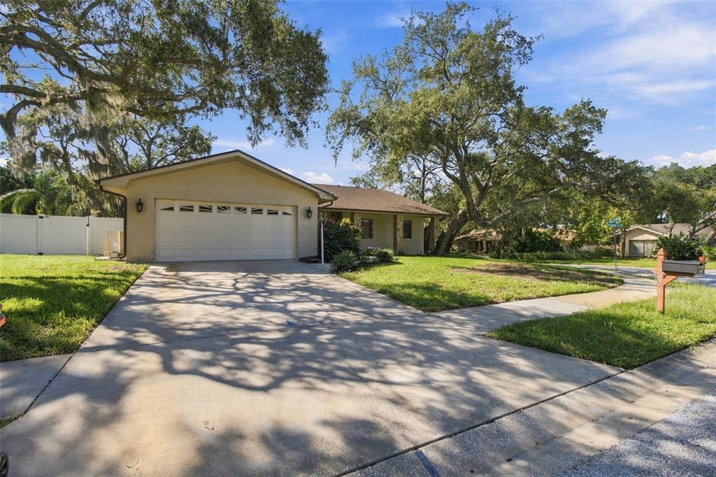874 PINEWOOD TERRACE W, PALM HARBOR, FL — photo 2 of 75