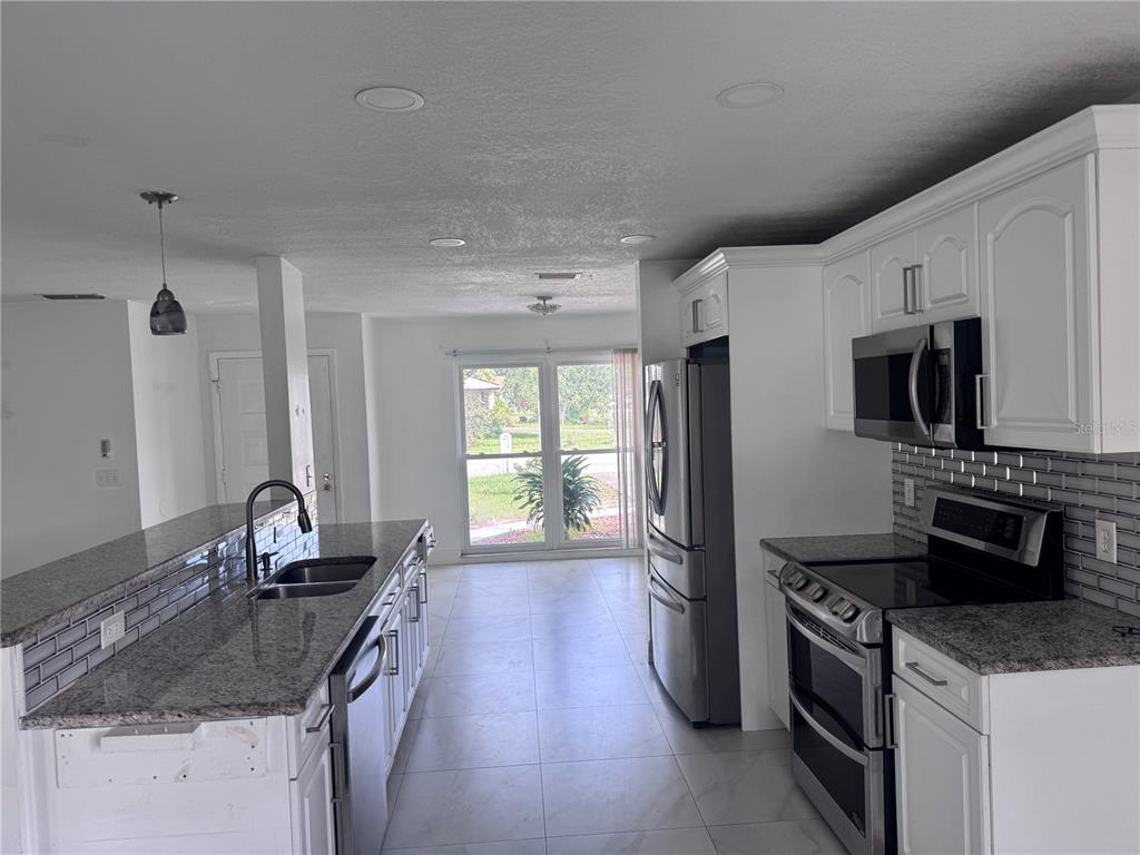 5208 CARROLLWOOD MEADOWS DRIVE, TAMPA, FL — photo 4 of 20