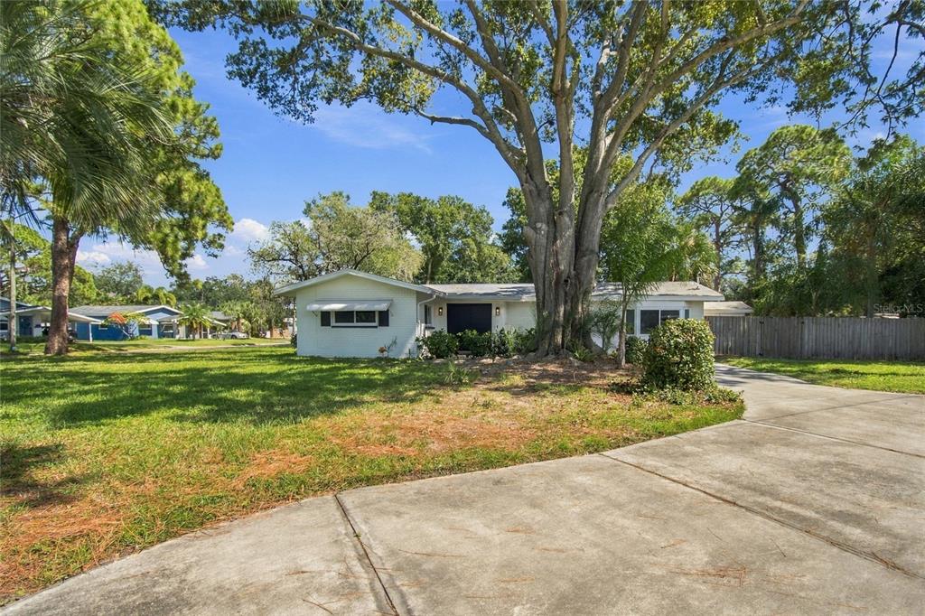 5625 ATLANTIC AVENUE N, ST PETERSBURG, FL — photo 3 of 44