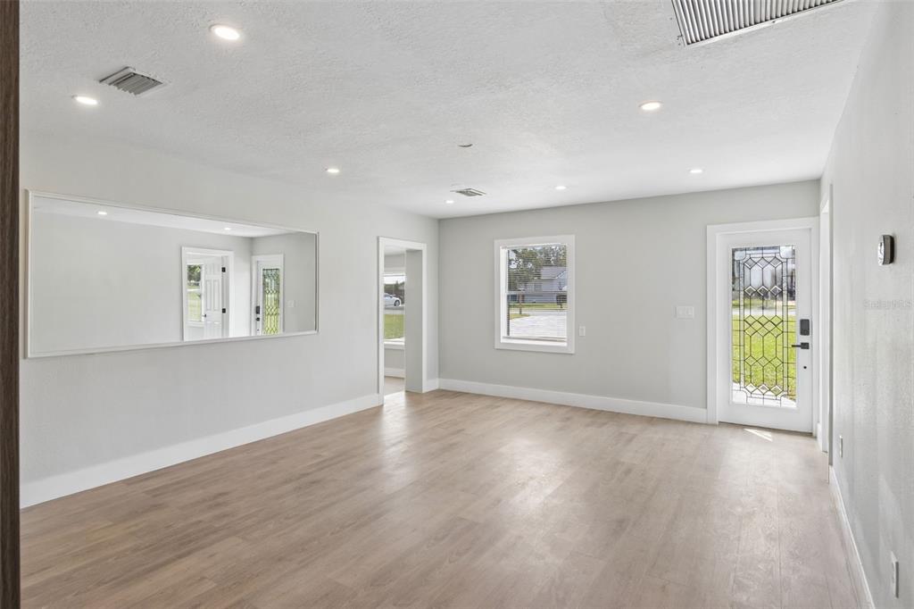2555 MAPLE AVENUE, LAKE WALES, FL — photo 3 of 19