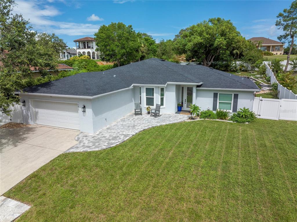 1639 LAKESIDE DRIVE