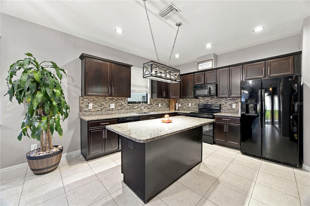 837 OLD WINDSOR WAY, SPRING HILL, FL — photo 4 of 40
