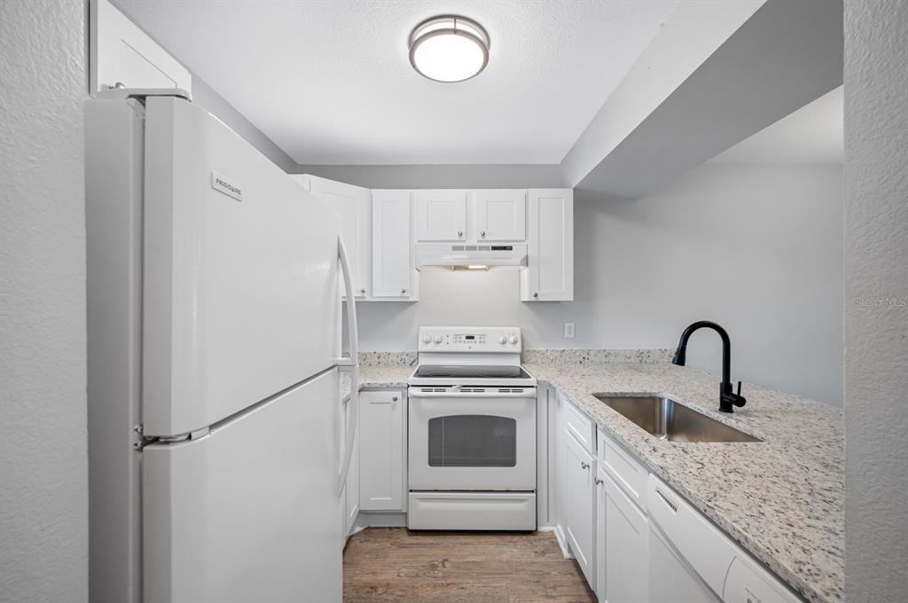 39132 COUNTY ROAD 54 UNIT 2136, ZEPHYRHILLS, FL — photo 4 of 31