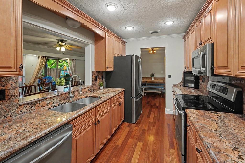 508 WHITE OAK DRIVE, TARPON SPRINGS, FL — photo 4 of 30