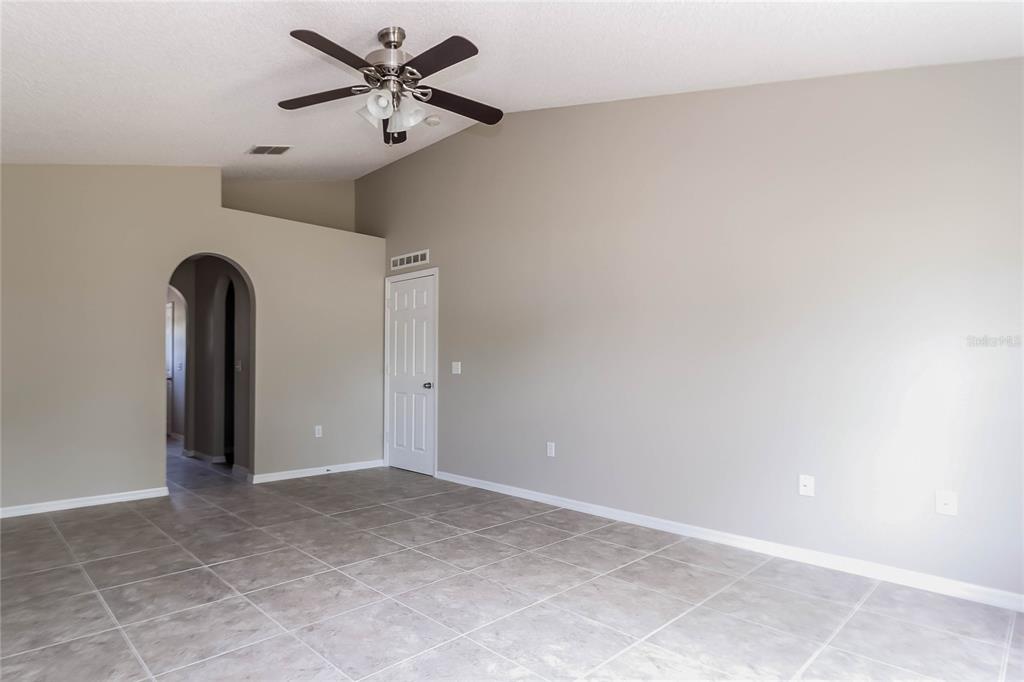 927 CAMBRIDGE COURT, KISSIMMEE, FL — photo 3 of 15
