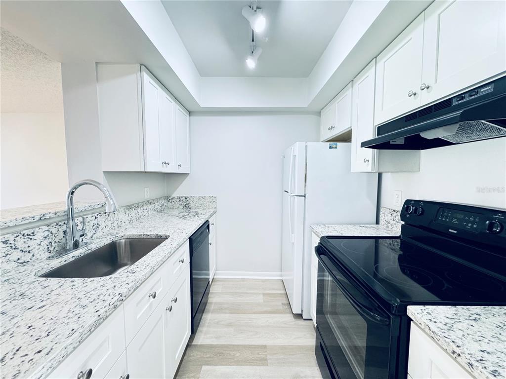 5089 EAGLESMERE DRIVE UNIT D09, ORLANDO, FL — photo 5 of 23