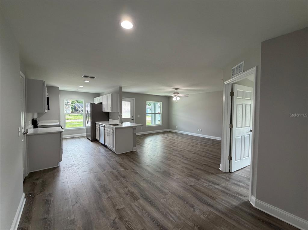 745 N 3RD ST, EAGLE LAKE, FL — photo 5 of 15
