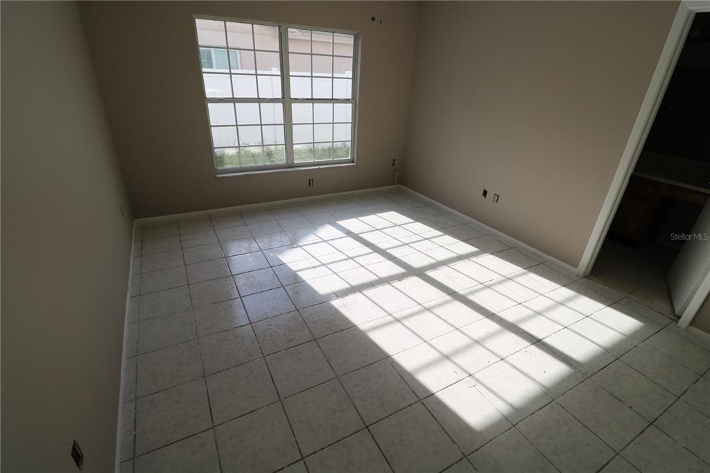 5018 OAKSHIRE DRIVE, TAMPA, FL — photo 3 of 29